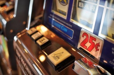 Card hand rankings and settlement display